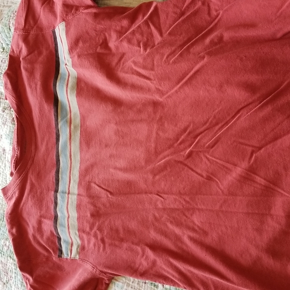 Red with a stripe tshirt - Picture 1 of 1